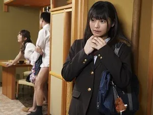 Hoa nhỏ mới lớn cướp gã chồng của mẹ