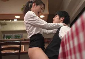 Cậu trai trẻ địt cô đồng nghiệp có gã chồng nhưng chồng yêu “yếu”